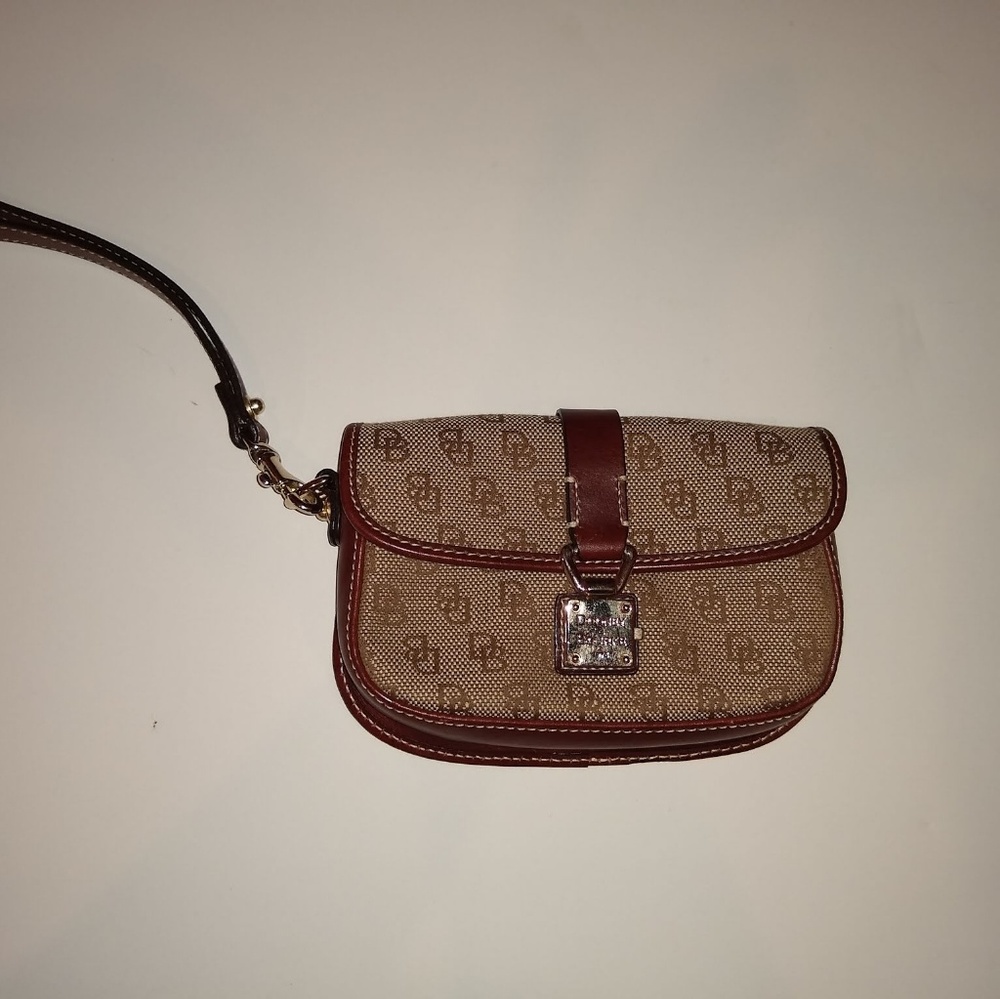 Dooney & bourke wristlet